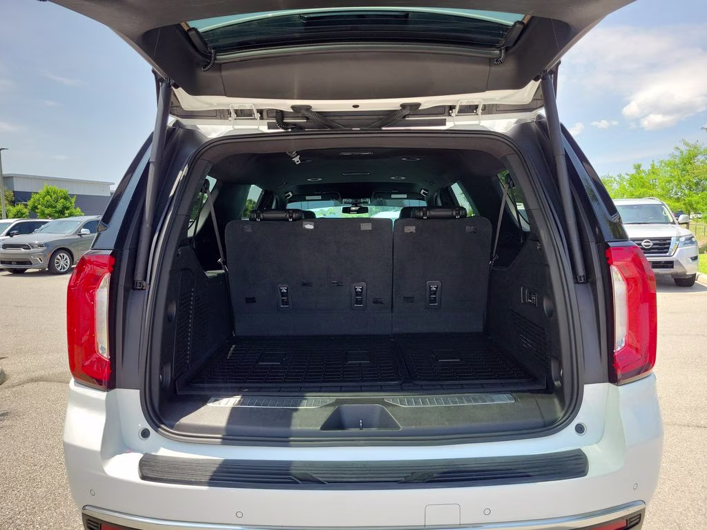 2022 Summit White GMC Yukon XL Denali 4X4 SUV
