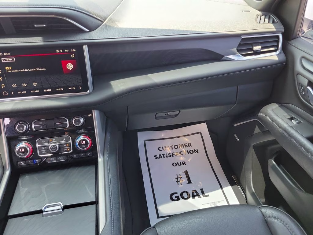 2022 Summit White GMC Yukon XL Denali 4X4 SUV