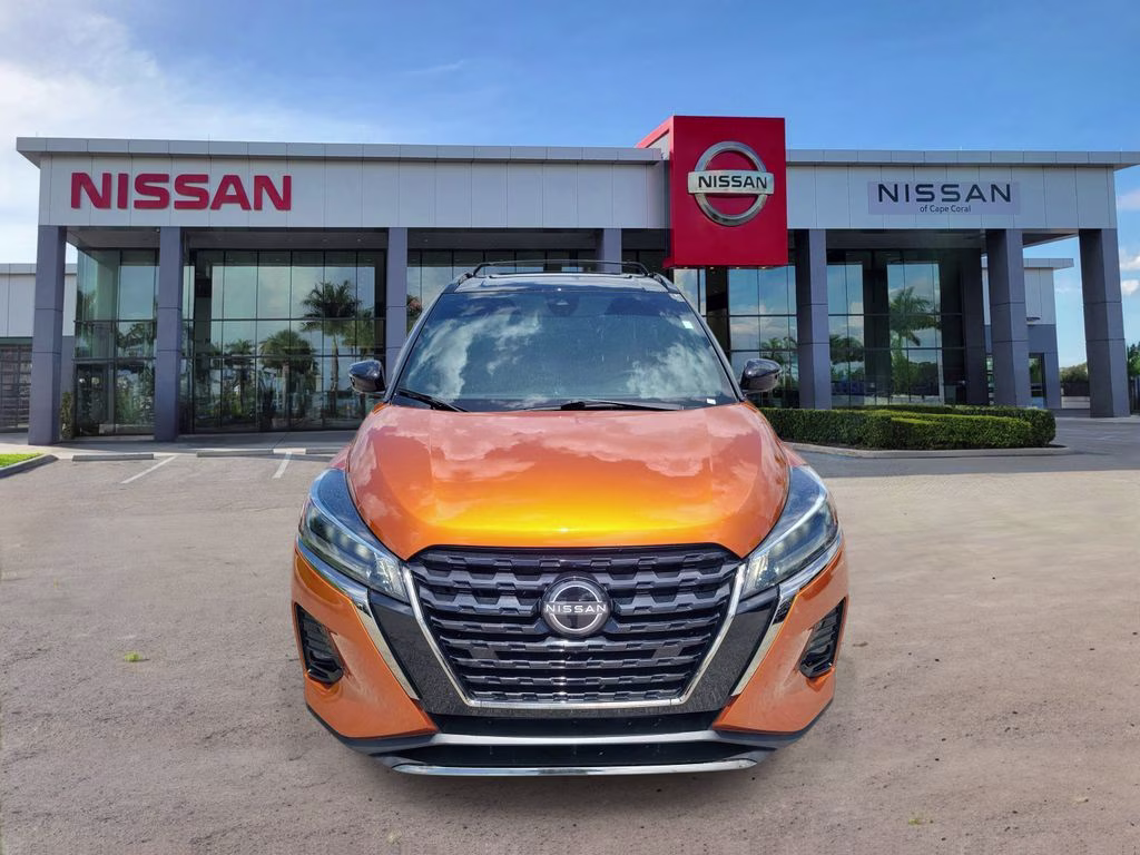 2023 Monarch Orange Metallic/Super Black Nissan Kicks SR FWD SUV