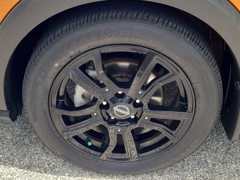 2023 Monarch Orange Metallic/Super Black Nissan Kicks SR FWD SUV