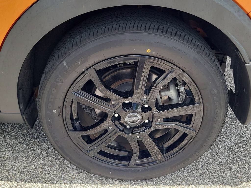 2023 Monarch Orange Metallic/Super Black Nissan Kicks SR FWD SUV