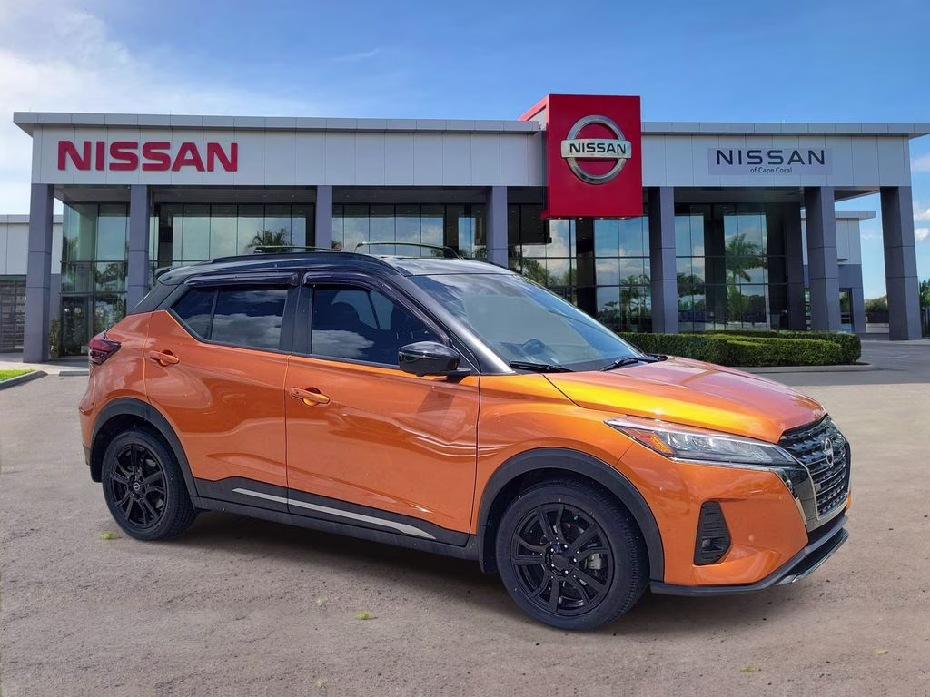 2023 Monarch Orange Metallic/Super Black Nissan Kicks SR FWD SUV