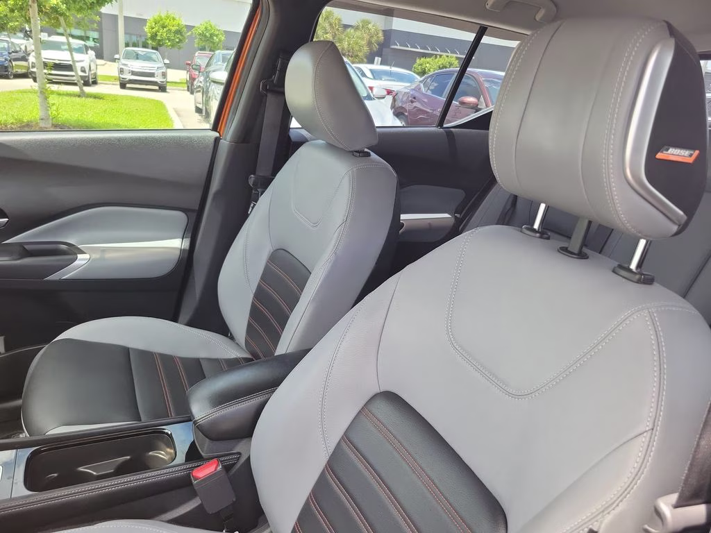 2023 Monarch Orange Metallic/Super Black Nissan Kicks SR FWD SUV