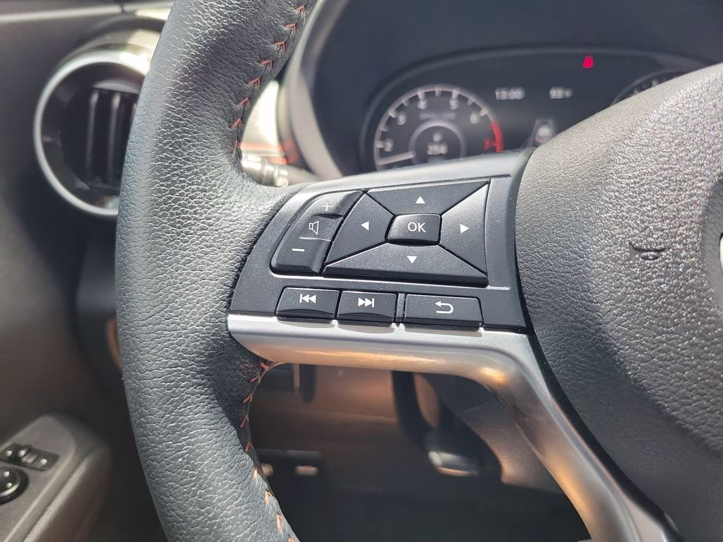2023 Monarch Orange Metallic/Super Black Nissan Kicks SR FWD SUV