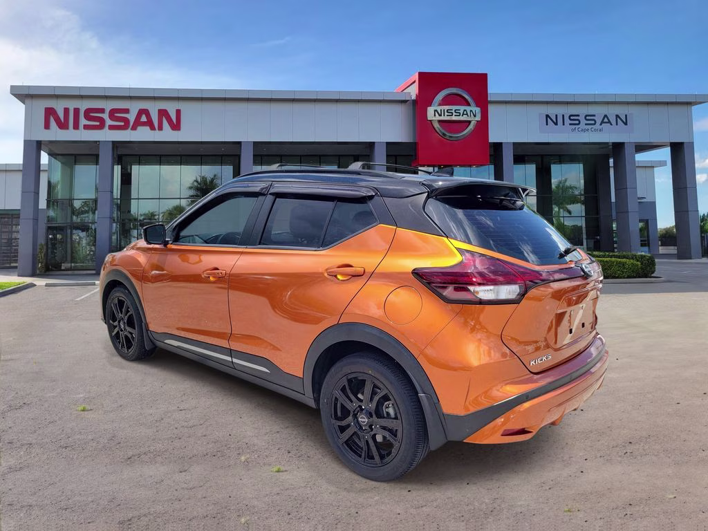 2023 Monarch Orange Metallic/Super Black Nissan Kicks SR FWD SUV