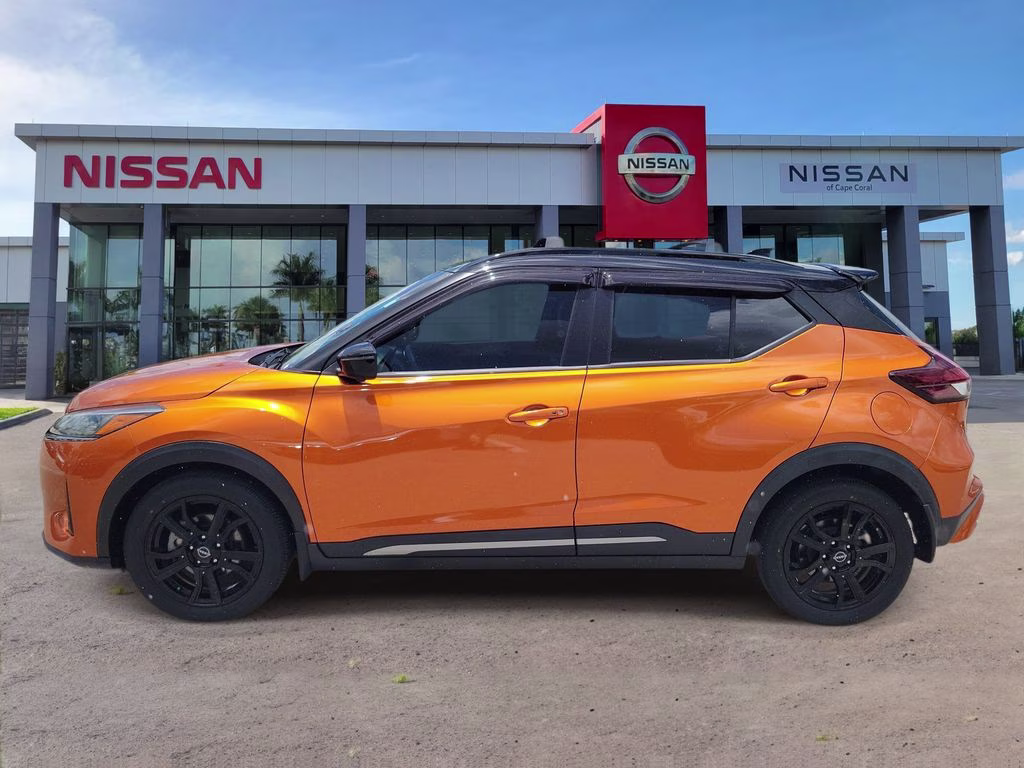 2023 Monarch Orange Metallic/Super Black Nissan Kicks SR FWD SUV