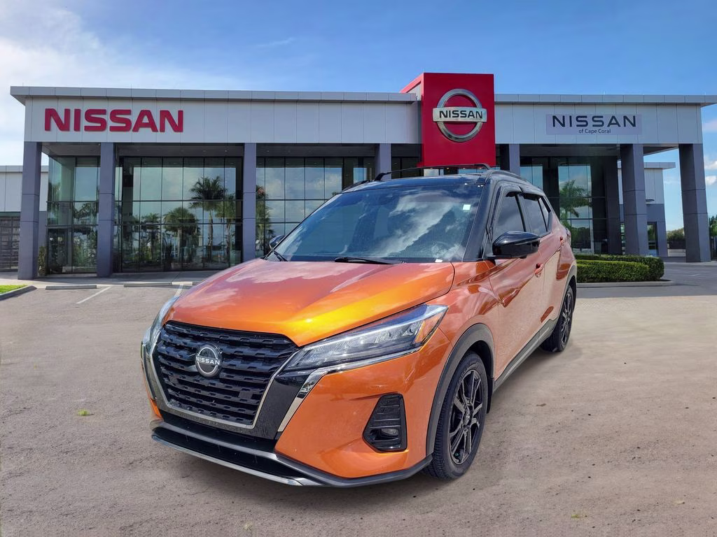 2023 Monarch Orange Metallic/Super Black Nissan Kicks SR FWD SUV