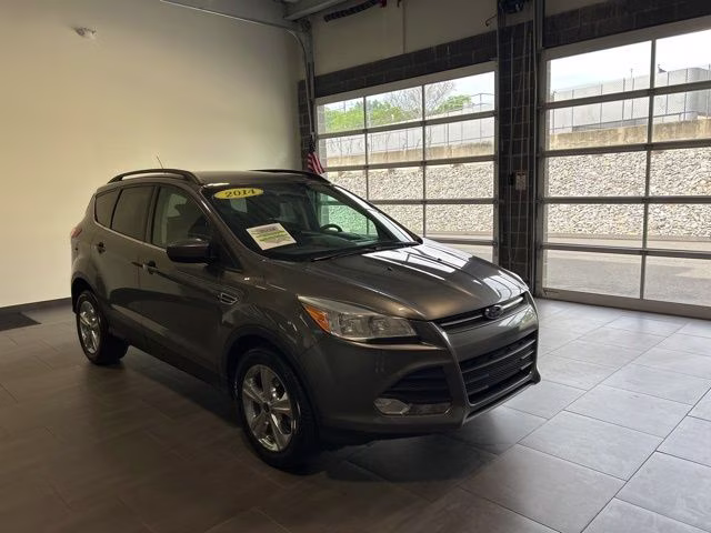 2014 Sterling Gray Metallic Ford Escape SE FWD SUV