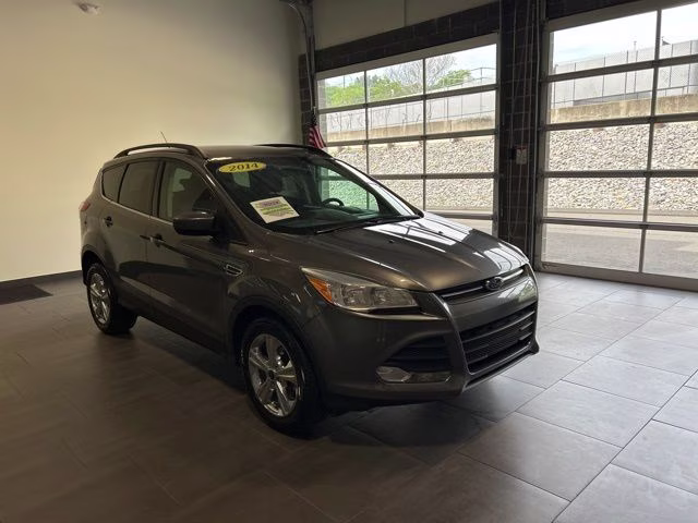 2014 Sterling Gray Metallic Ford Escape SE FWD SUV