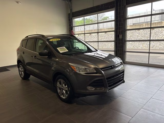 2014 Sterling Gray Metallic Ford Escape SE FWD SUV