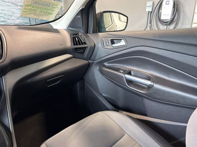 2014 Sterling Gray Metallic Ford Escape SE FWD SUV