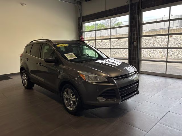 2014 Sterling Gray Metallic Ford Escape SE FWD SUV