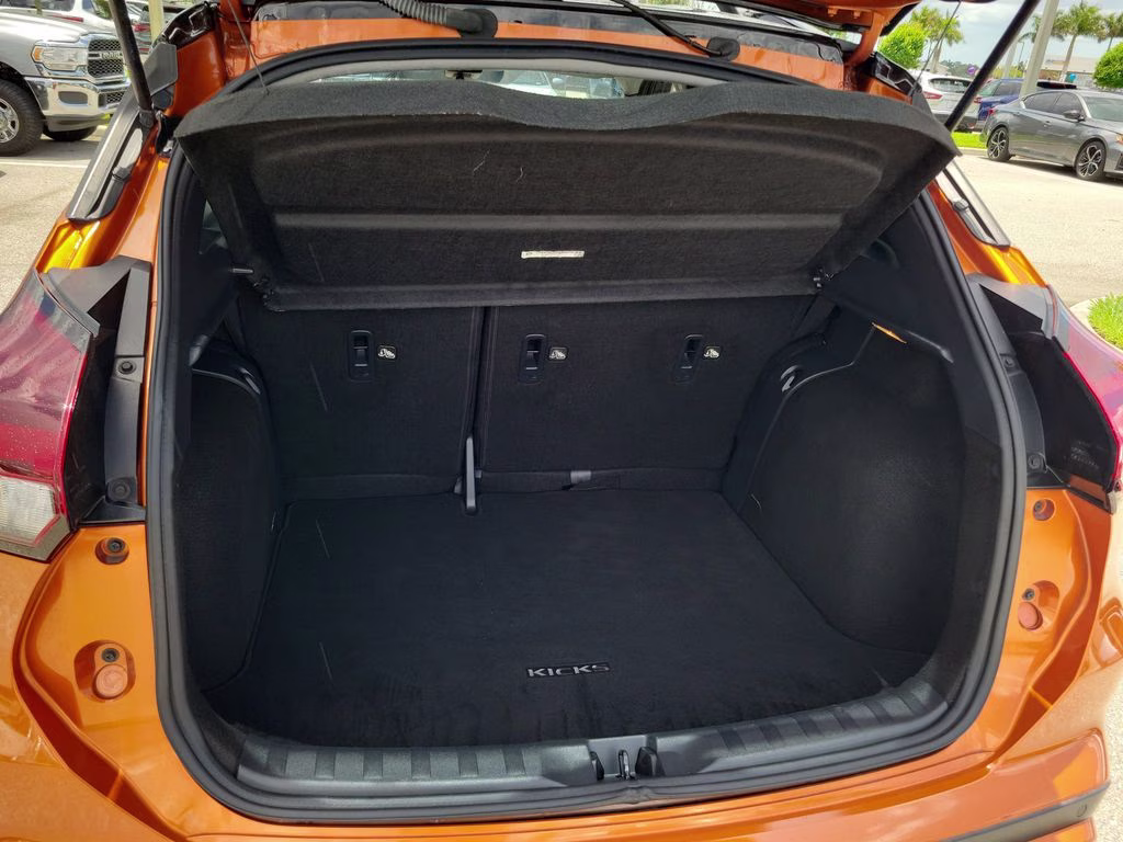 2023 Monarch Orange Metallic/Super Black Nissan Kicks SR FWD SUV
