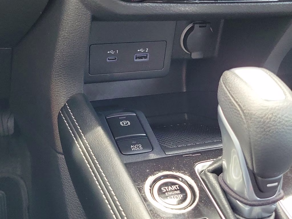 2023 Monarch Orange Metallic/Super Black Nissan Kicks SR FWD SUV