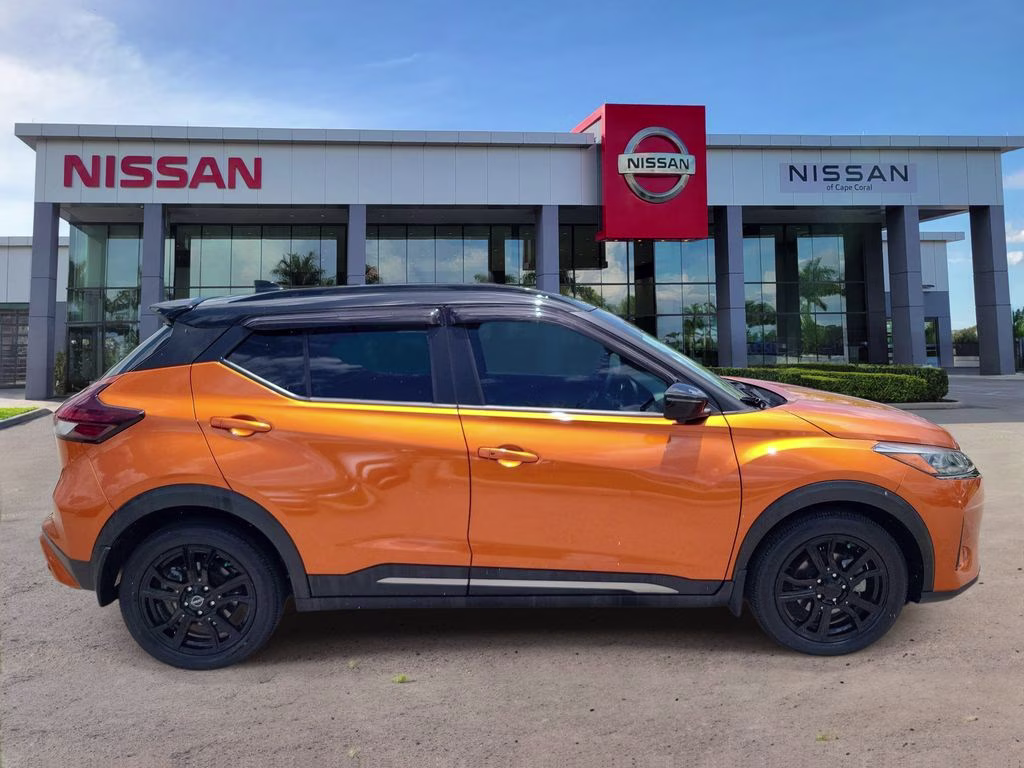 2023 Monarch Orange Metallic/Super Black Nissan Kicks SR FWD SUV