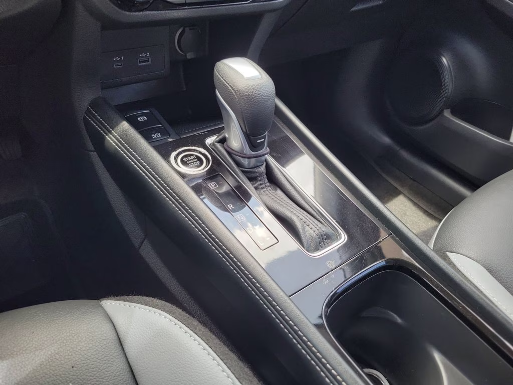 2023 Monarch Orange Metallic/Super Black Nissan Kicks SR FWD SUV