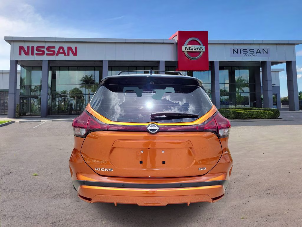 2023 Monarch Orange Metallic/Super Black Nissan Kicks SR FWD SUV