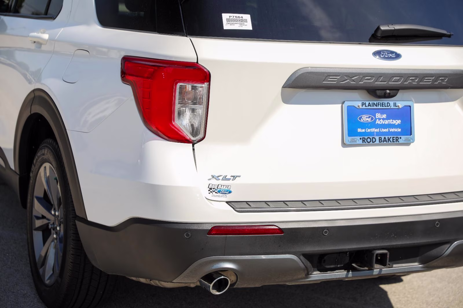 2024 Star White Metallic Tri-Coat Ford Explorer XLT 4X4 SUV