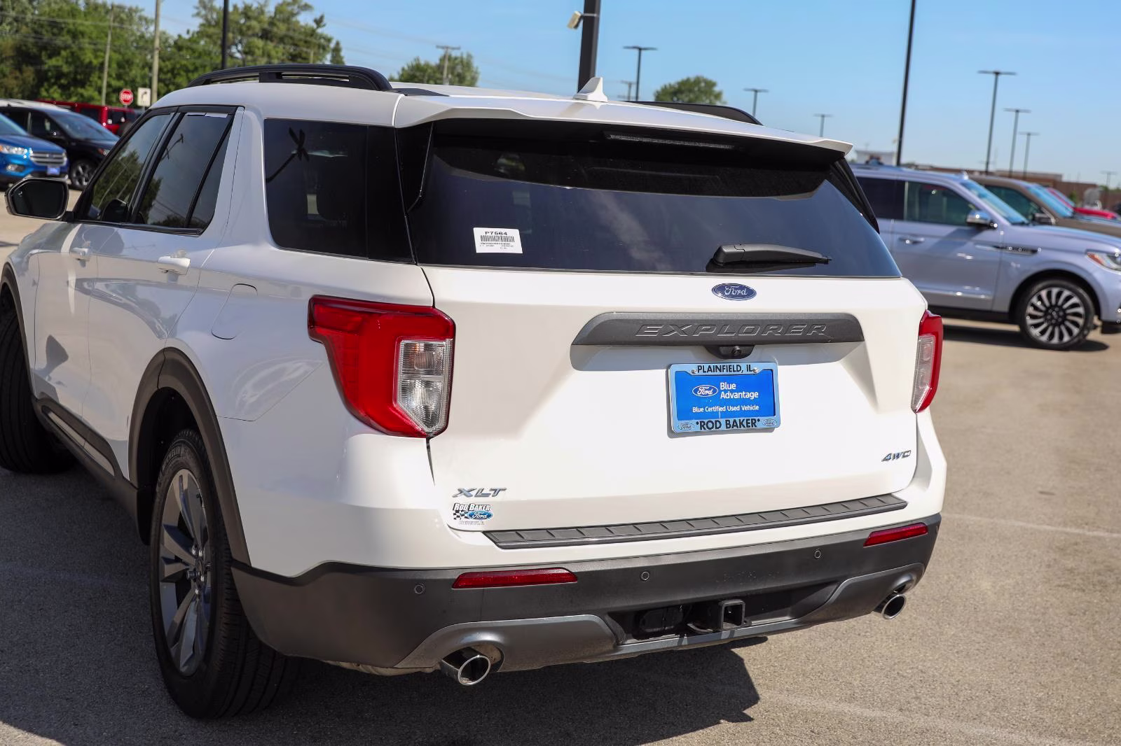 2024 Star White Metallic Tri-Coat Ford Explorer XLT 4X4 SUV
