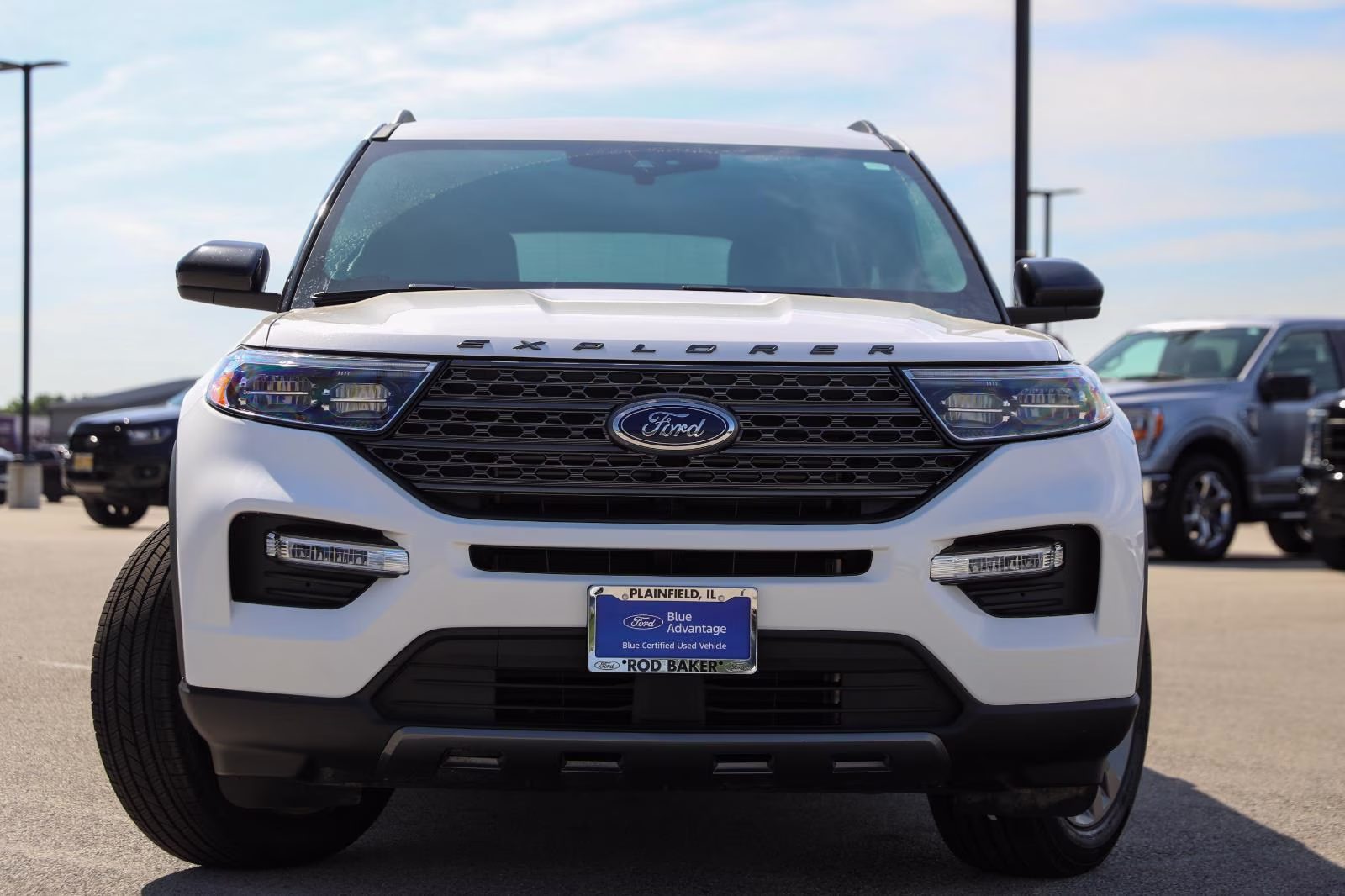 2024 Star White Metallic Tri-Coat Ford Explorer XLT 4X4 SUV