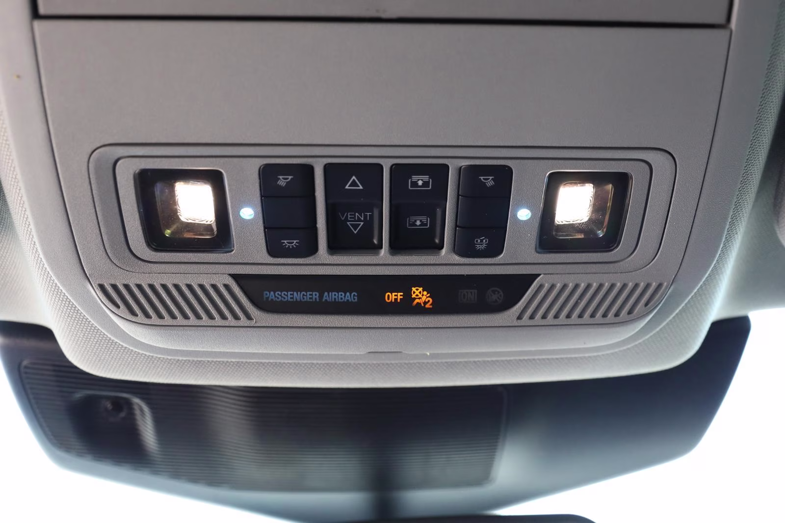 2024 Star White Metallic Tri-Coat Ford Explorer XLT 4X4 SUV