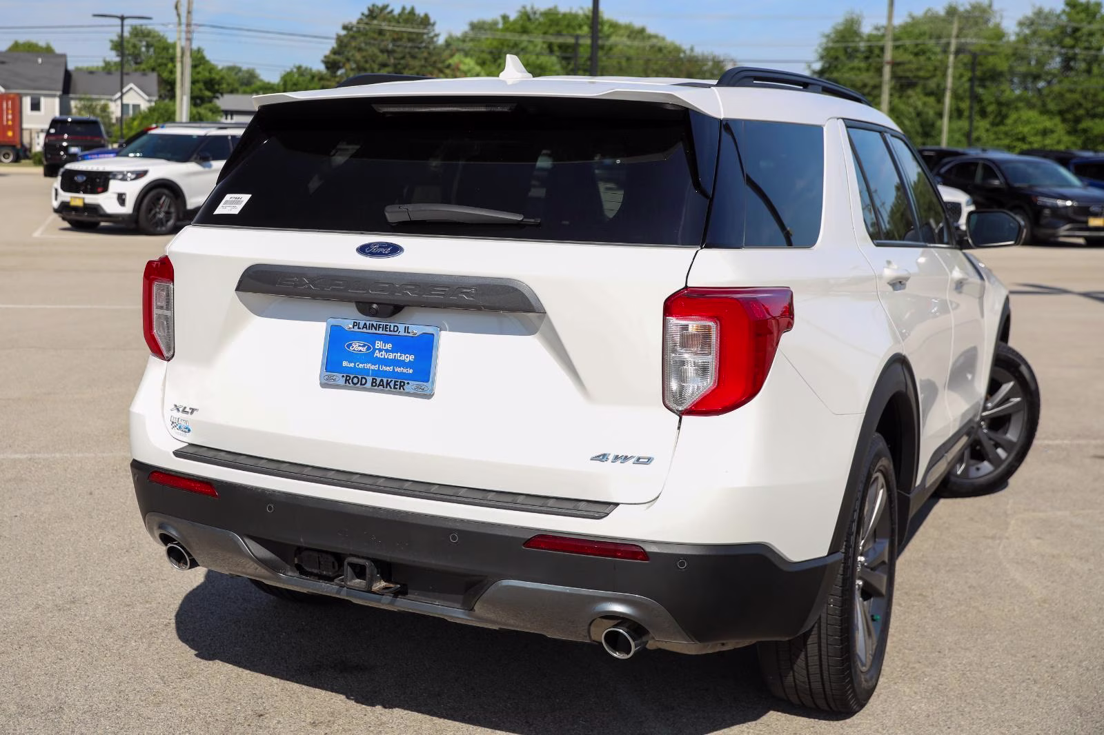 2024 Star White Metallic Tri-Coat Ford Explorer XLT 4X4 SUV