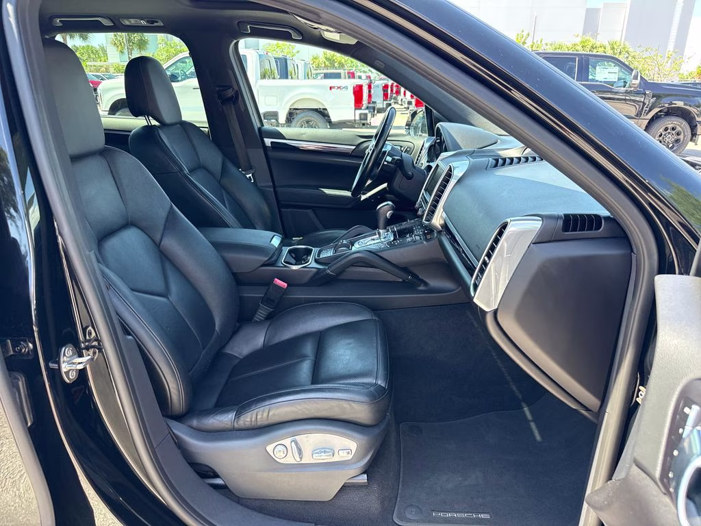 2016 Black Porsche Cayenne Base AWD SUV