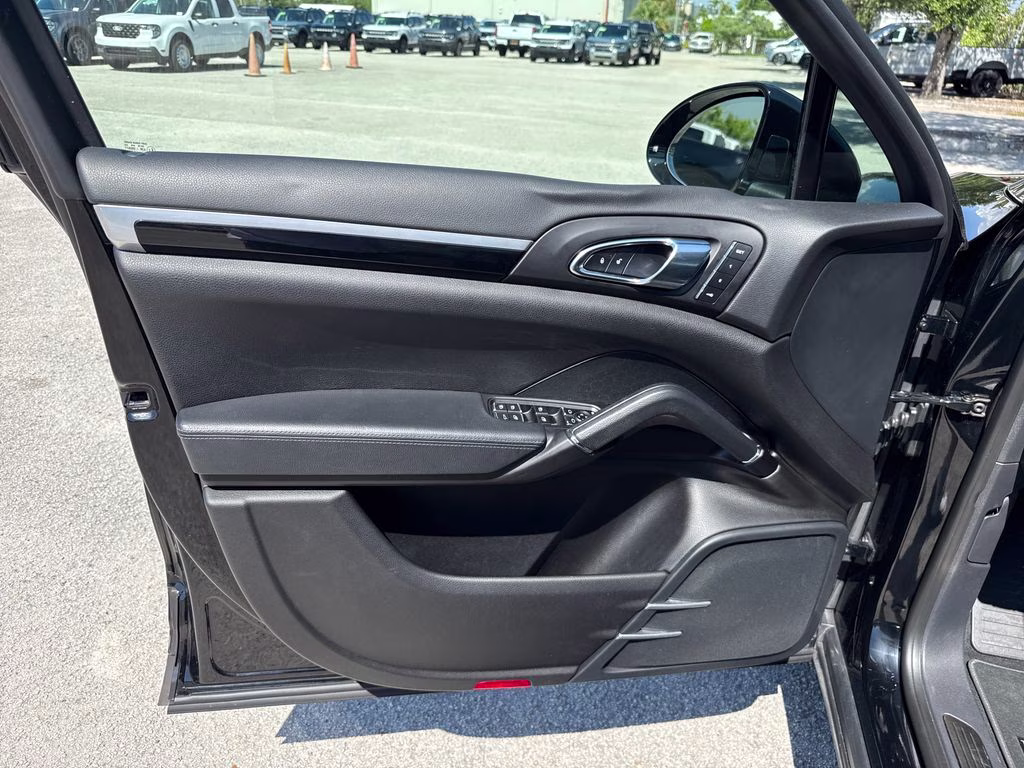 2016 Black Porsche Cayenne Base AWD SUV