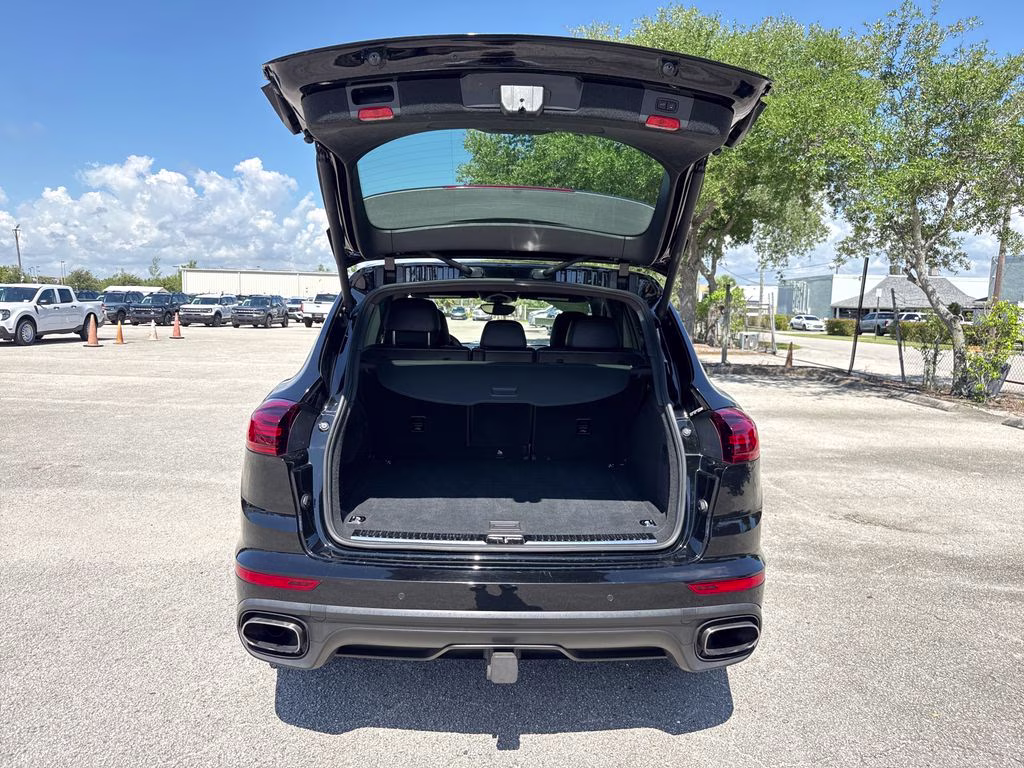 2016 Black Porsche Cayenne Base AWD SUV