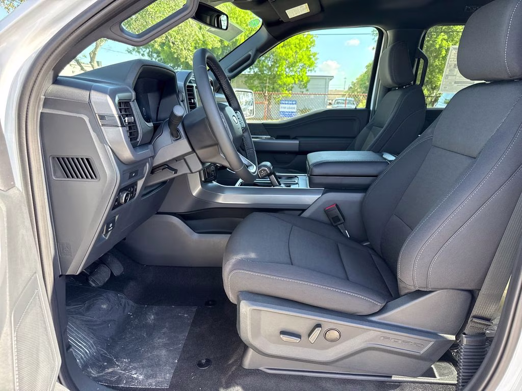 2026 Oxford White Ford F-150 XLT 4X4 Truck