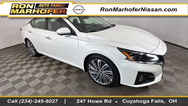 2025 Pearl White Tricoat Nissan Altima 2.5 SL FWD Sedan