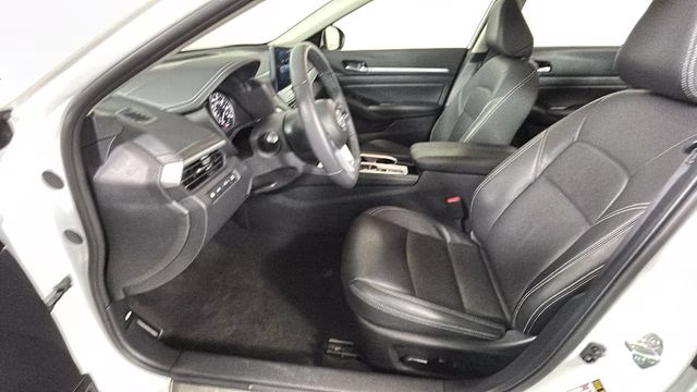 2025 Pearl White Tricoat Nissan Altima 2.5 SL FWD Sedan