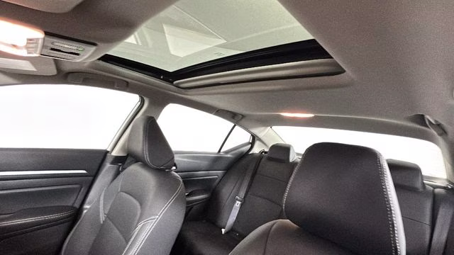 2025 Pearl White Tricoat Nissan Altima 2.5 SL FWD Sedan