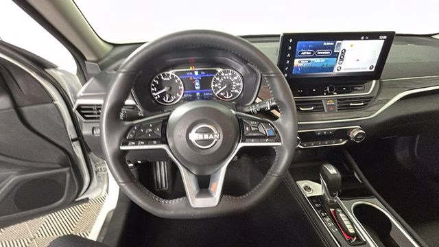 2025 Pearl White Tricoat Nissan Altima 2.5 SL FWD Sedan