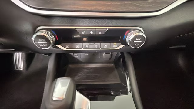2025 Pearl White Tricoat Nissan Altima 2.5 SL FWD Sedan