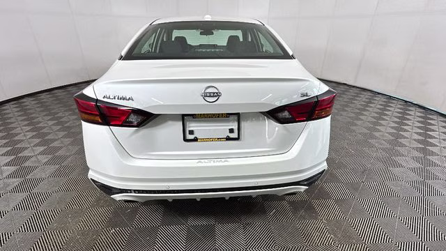 2025 Pearl White Tricoat Nissan Altima 2.5 SL FWD Sedan