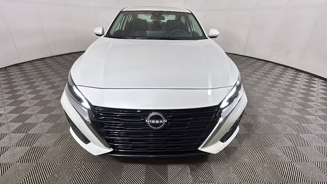 2025 Pearl White Tricoat Nissan Altima 2.5 SL FWD Sedan