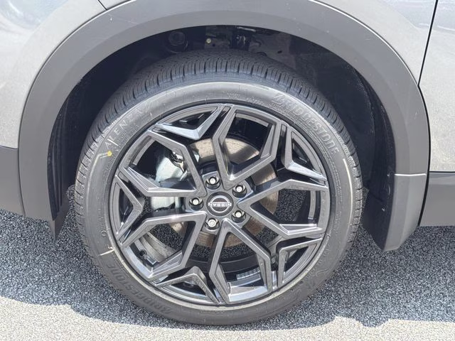 2026 Gun Metallic/Scarlet Ember Tintcoat Nissan Kicks SR AWD SUV
