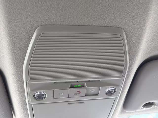 2026 Gun Metallic/Scarlet Ember Tintcoat Nissan Kicks SR AWD SUV