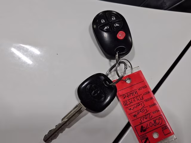 2015 Super White Toyota Sienna LE FWD Van