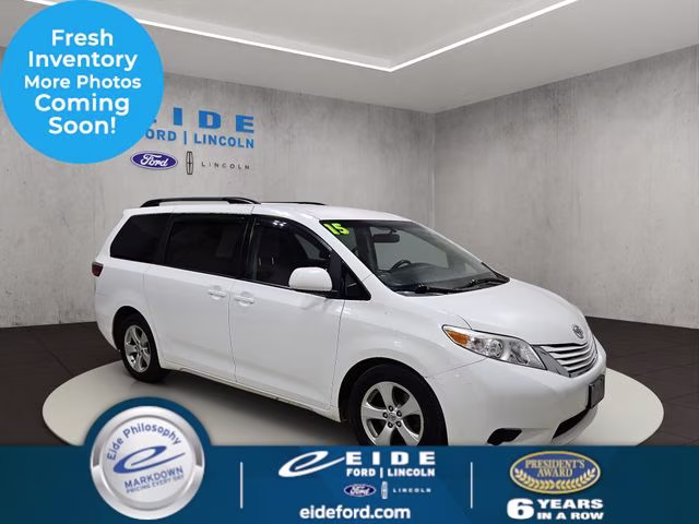 2015 Toyota Sienna LE V6 7-Passenger Access Seat's photo