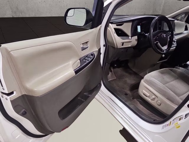 2015 Super White Toyota Sienna LE FWD Van