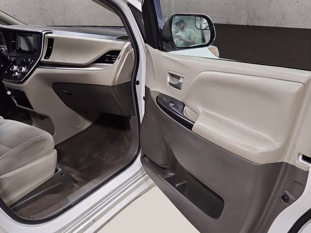 2015 Super White Toyota Sienna LE FWD Van
