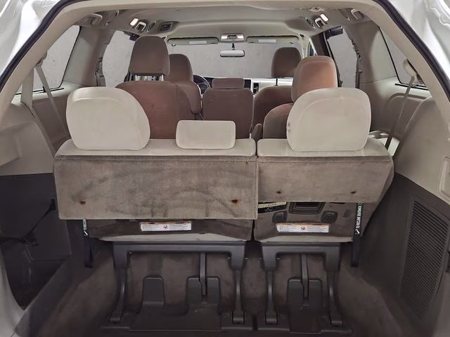 2015 Super White Toyota Sienna LE FWD Van