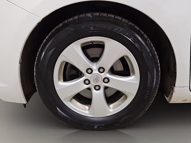 2015 Super White Toyota Sienna LE FWD Van