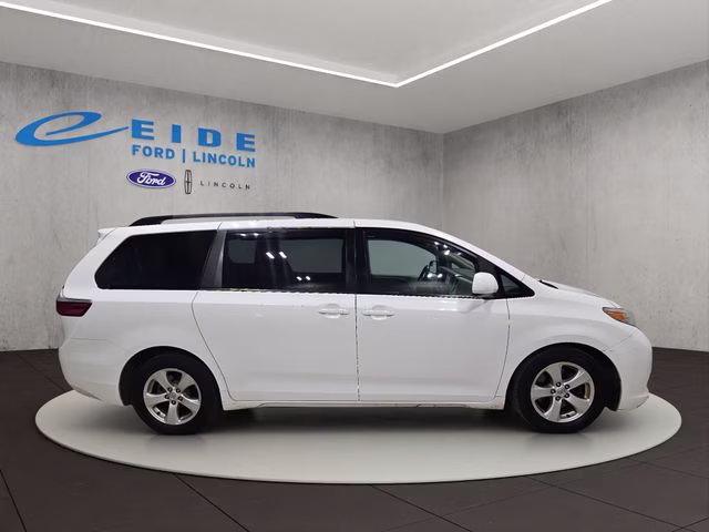 2015 Super White Toyota Sienna LE FWD Van