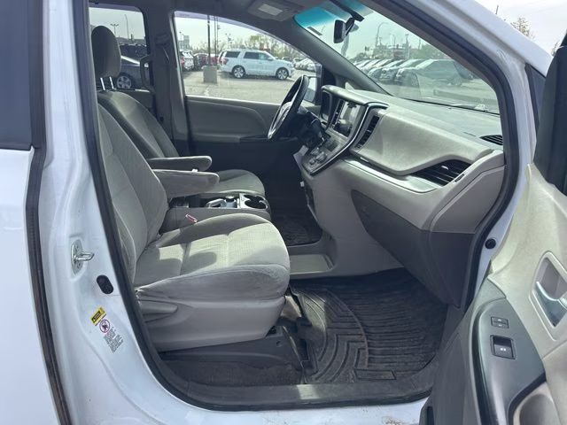 2015 Super White Toyota Sienna LE FWD Van