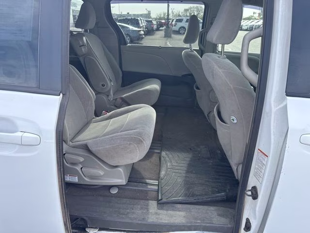 2015 Super White Toyota Sienna LE FWD Van