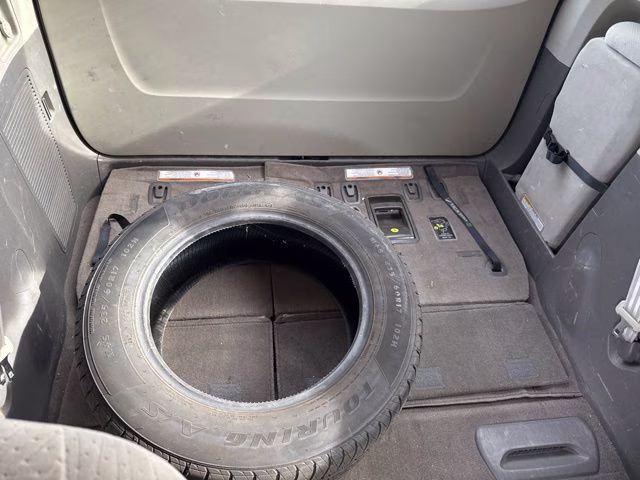 2015 Super White Toyota Sienna LE FWD Van