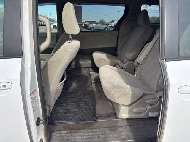 2015 Super White Toyota Sienna LE FWD Van